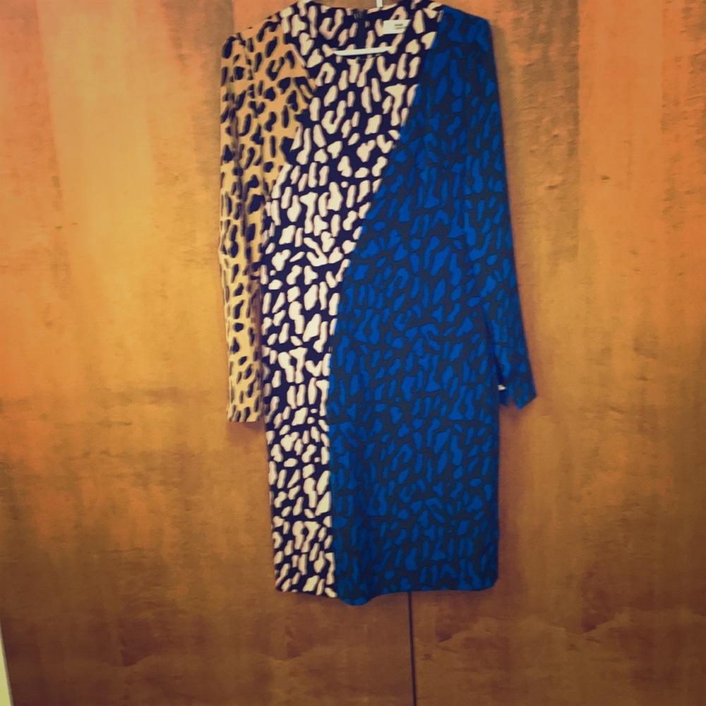 Fitted sheath Dress with long sleeves.